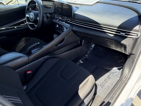 Used 2024 Hyundai Elantra SEL FWD image 9