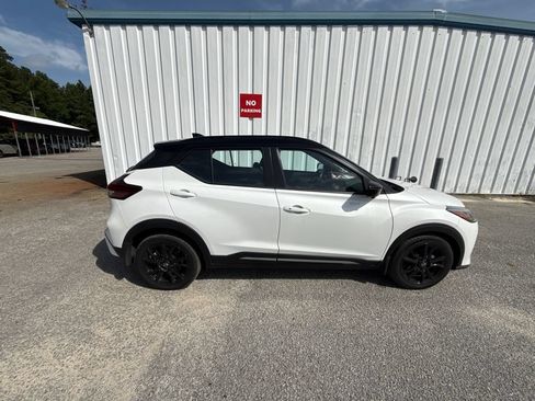 Used 2023 Nissan Kicks SR FWD image 9