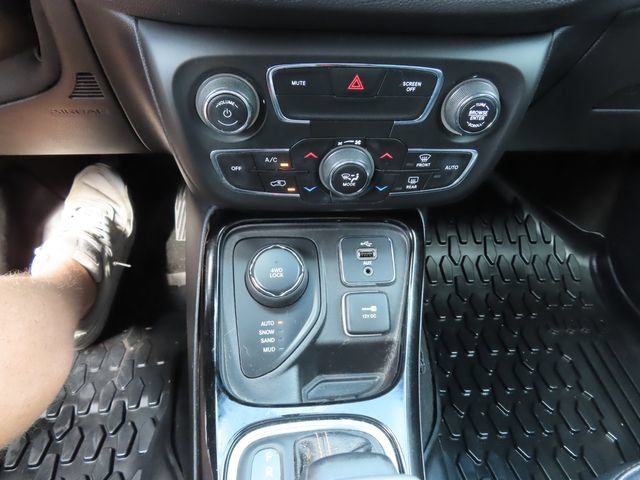 Used 2017 Jeep Compass Limited AWD/4WD image 18