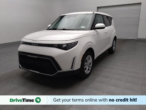 Used 2025 Kia Soul LX image 1