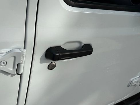 Certified 2024 Jeep Gladiator Sport image 33