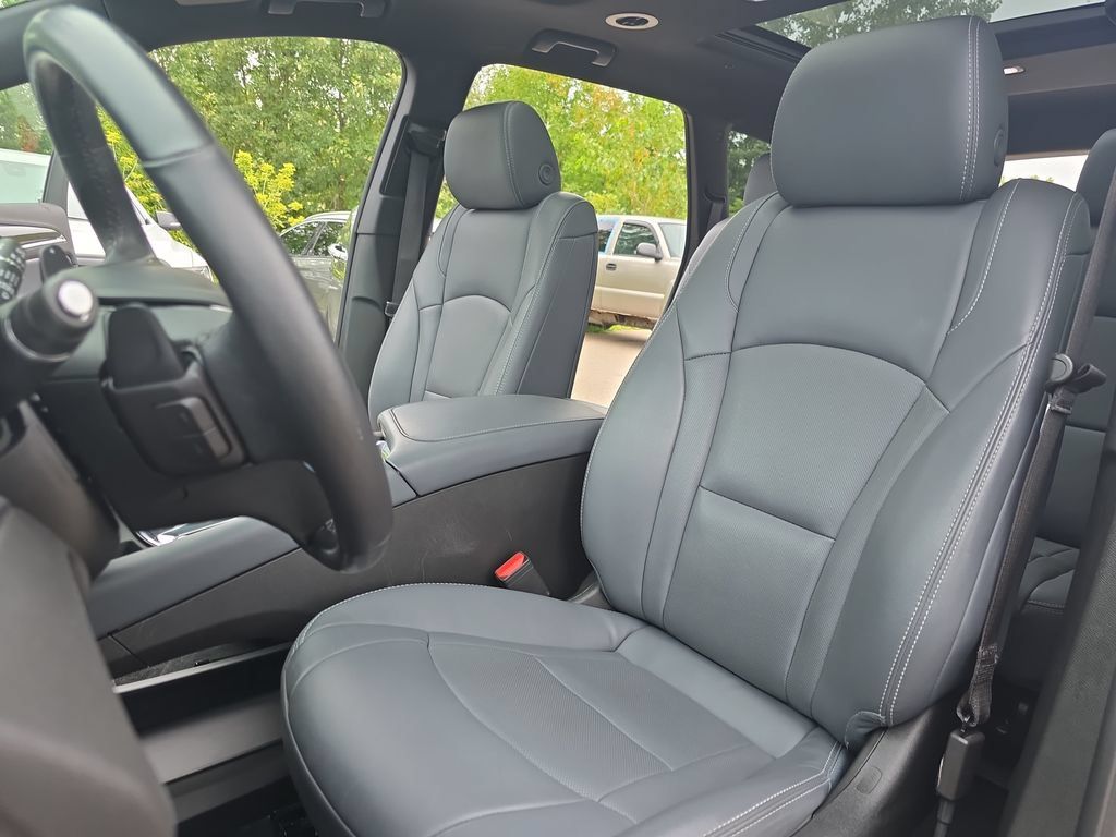 Certified 2023 Buick Enclave Essence w/ Experience Buick Package AWD/4WD image 18