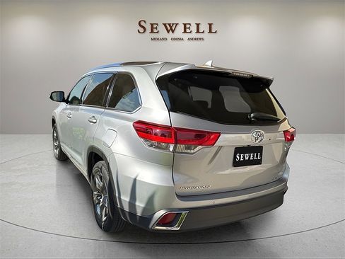 Used 2018 Toyota Highlander Limited image 2