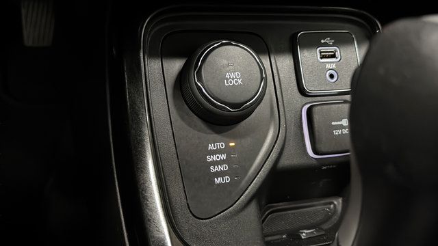 Used 2018 Jeep Compass Limited w/ Navigation Group AWD/4WD image 31