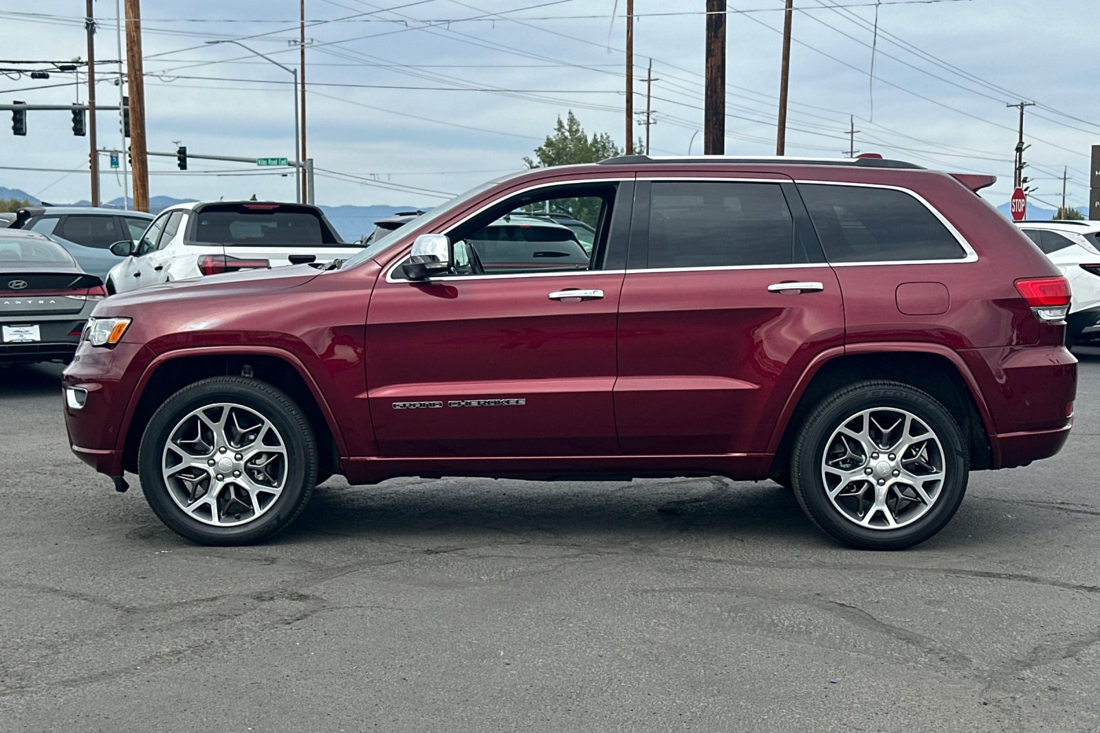 Used 2020 Jeep Grand Cherokee Overland AWD/4WD image 7