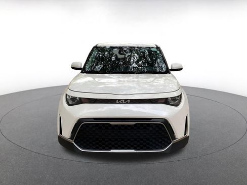 Used 2025 Kia Soul LX w/ LX Technology Package image 2