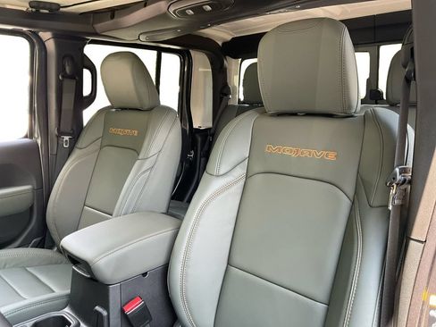 Used 2025 Jeep Gladiator Mojave w/ Convenience Group AWD/4WD image 27