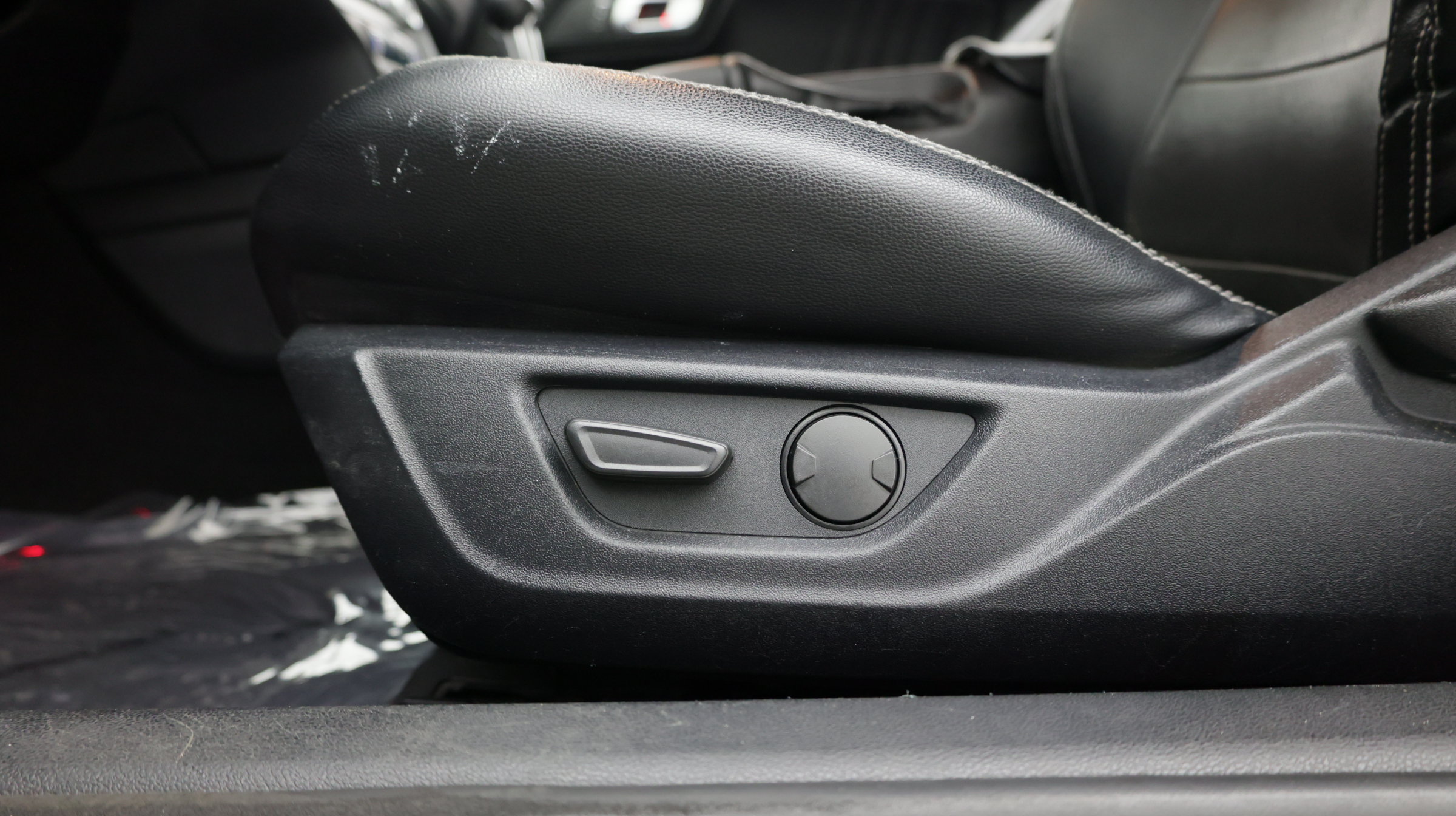 Used 2020 Ford Mustang Premium RWD image 11