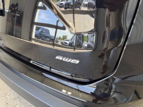 Used 2023 Ford Edge Titanium w/ Cargo Accessory Package AWD/4WD image 9