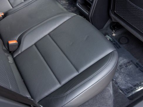 Certified 2025 Porsche Macan Electric image 47