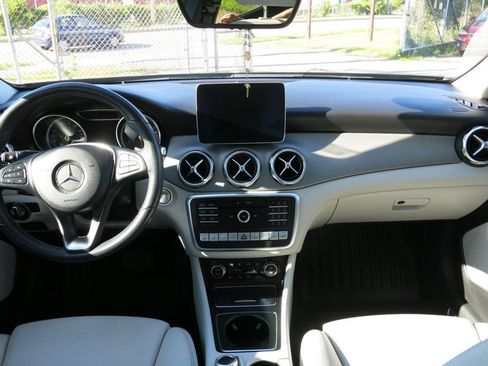 Used 2020 Mercedes-Benz GLA 250 4MATIC image 18