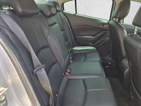 Used 2018 MAZDA MAZDA3 Touring FWD image 16