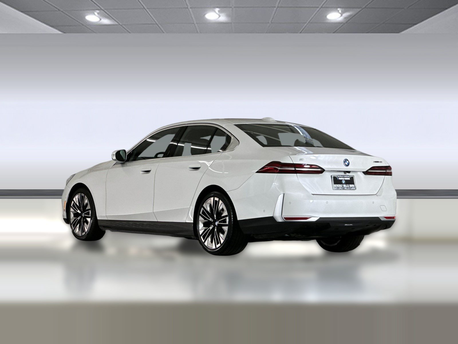 Used 2026 BMW i5 eDrive40 w/ Premium Package AWD/4WD image 3