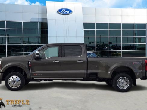 New 2026 Ford F450 Platinum w/ Platinum Plus Package image 3