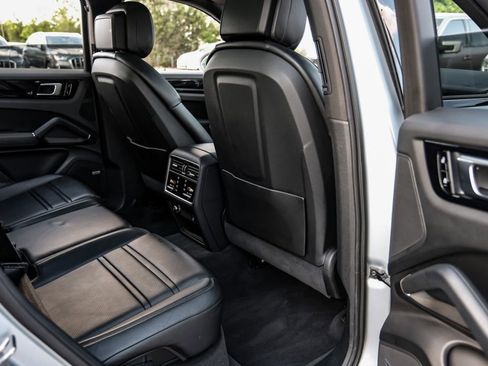 Used 2021 Porsche Cayenne image 40