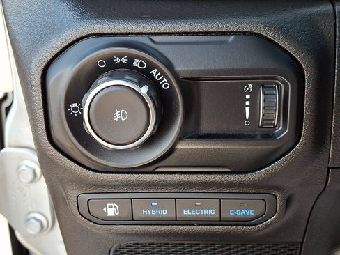 Used 2023 Jeep Wrangler Unlimited Sahara w/ Cold Weather Group AWD/4WD image 29