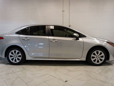 Used 2022 Toyota Corolla LE image 32