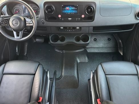 Used 2024 Mercedes-Benz Sprinter 2500 image 16