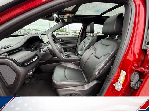Used 2025 Jeep Compass Limited w/ Sun & Sound Group AWD/4WD image 12