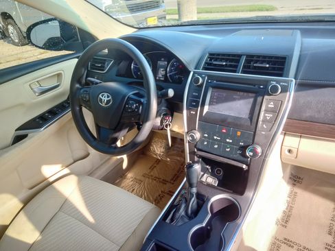 Used 2017 Toyota Camry LE image 13
