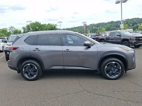 Certified 2024 Nissan Rogue SV w/ SV Premium Package AWD/4WD image 7