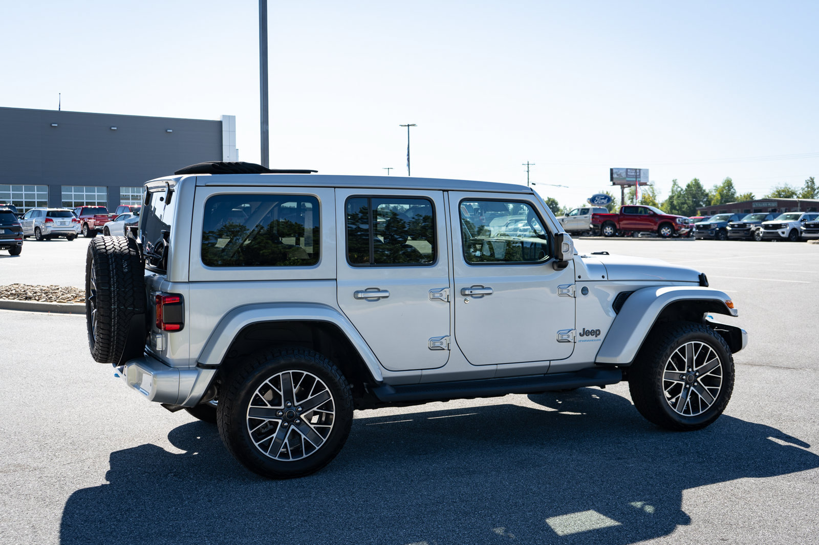 Used 2024 Jeep Wrangler High Altitude AWD/4WD image 10
