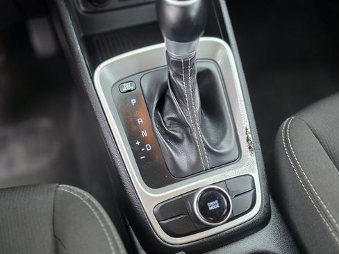 Certified 2021 Hyundai Venue SEL image 29