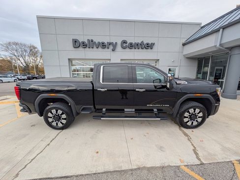 Used 2024 GMC Sierra 2500 Denali w/ Denali Reserve Package image 4