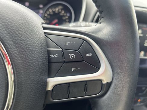 Used 2019 Jeep Compass Latitude FWD image 28