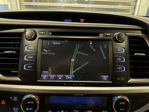 Used 2019 Toyota Highlander XLE image 21