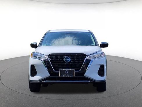 Used 2023 Nissan Kicks S FWD image 2