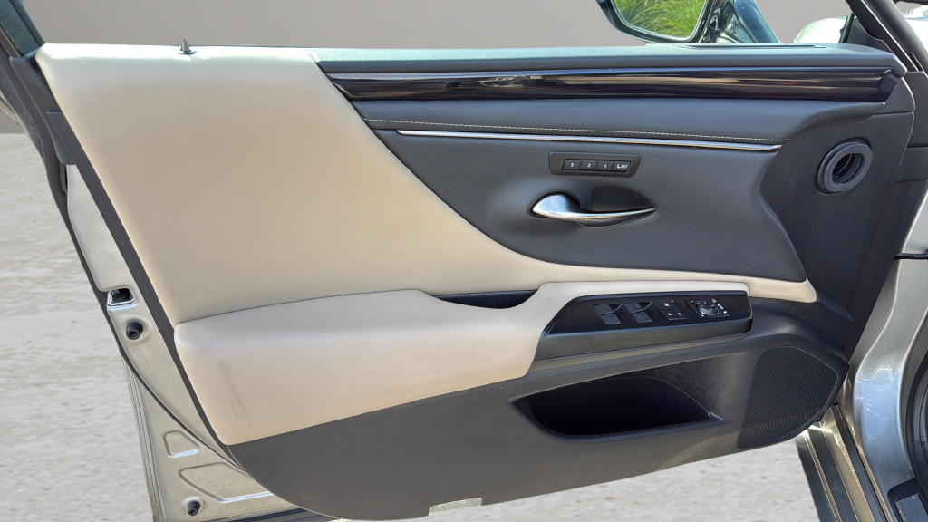 Used 2020 Lexus ES 300h w/ Premium Package FWD image 10