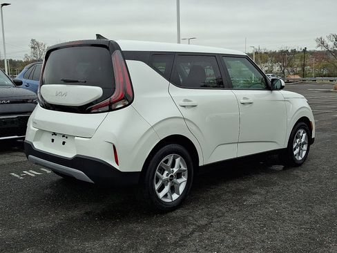 Used 2023 Kia Soul LX w/ LX Technology Package FWD image 6