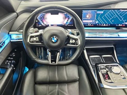 Used 2024 BMW 740i xDrive w/ Premium Package image 39