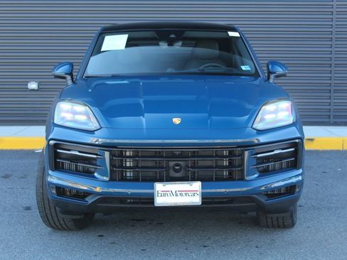 Certified 2025 Porsche Cayenne Coupe AWD/4WD image 11