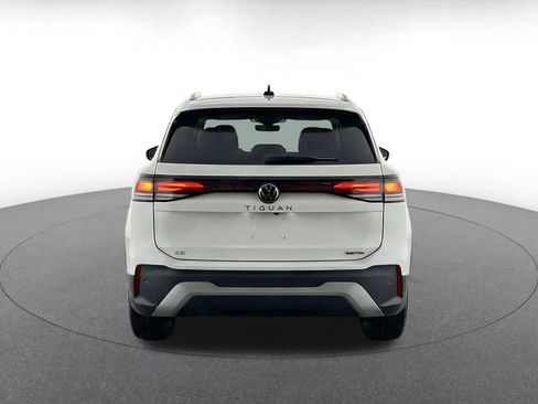 Used 2026 Volkswagen Tiguan SE AWD/4WD image 8