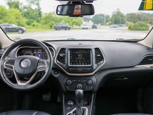 Used 2017 Jeep Cherokee Limited AWD/4WD image 29