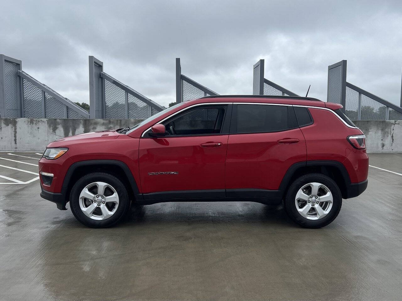 Used 2018 Jeep Compass Latitude AWD/4WD image 5