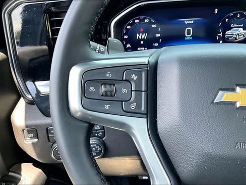 Used 2025 Chevrolet Silverado 1500 LTZ AWD/4WD image 12
