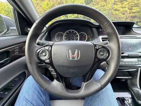 Used 2017 Honda Accord EX-L image 17