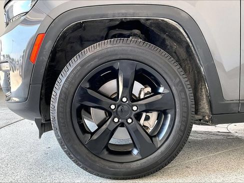 Used 2021 Jeep Grand Cherokee L Laredo AWD/4WD image 12