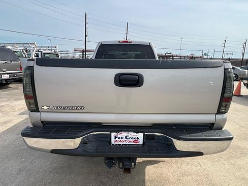 Used 2006 Chevrolet Silverado 2500 LT w/ Heavy-Duty Power Package RWD image 6