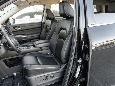 Used 2023 Nissan Pathfinder SL image 12