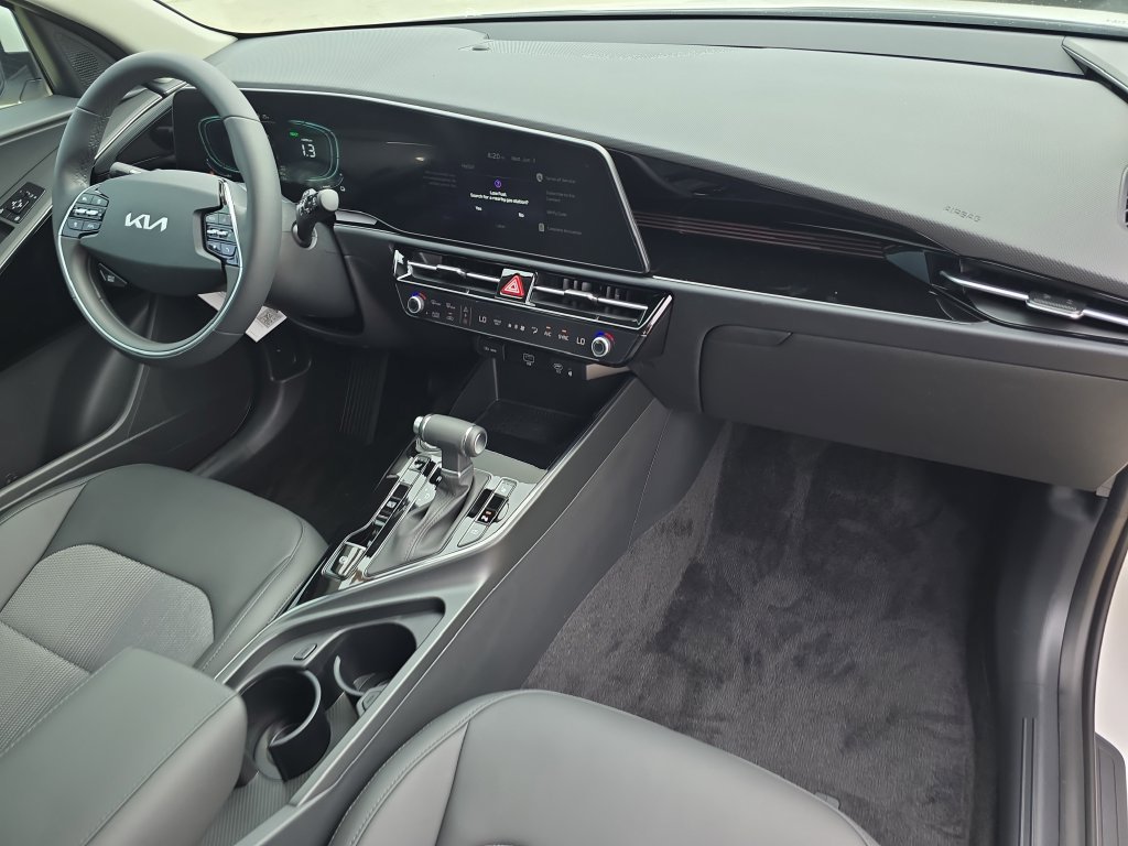 New 2026 Kia Niro EX FWD image 11