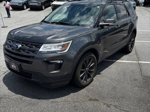 Used 2019 Ford Explorer XLT w/ Equipment Group 202A AWD/4WD image 3