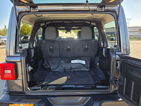 Used 2025 Jeep Wrangler Rubicon w/ Convenience Group image 13