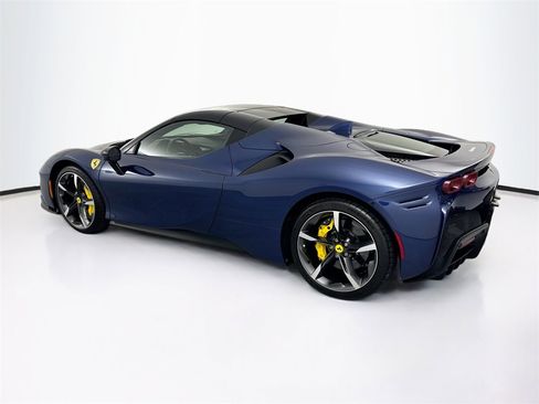 Used 2023 Ferrari SF90 Spider image 42