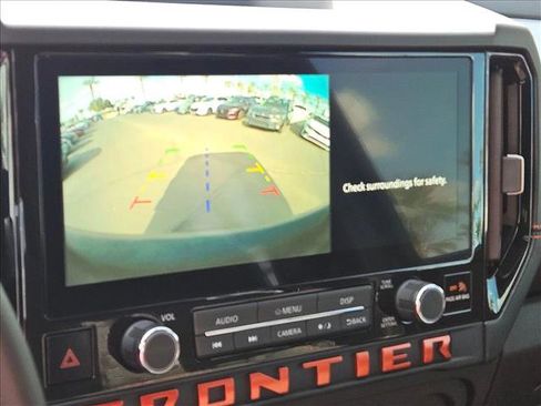 Used 2025 Nissan Frontier PRO-4X image 17