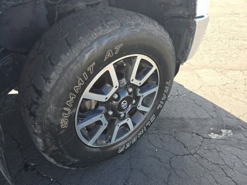 Used 2017 Toyota Tundra SR5 image 28