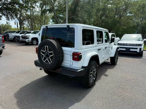 Used 2025 Jeep Wrangler Unlimited Sahara AWD/4WD image 10